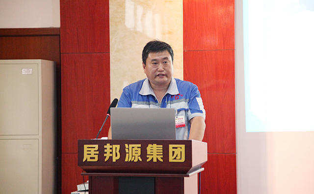 生產中心總監馬永民對公司生產對公司員工提出的合理化建議實施成果進行匯報。 生產中心總監馬永民對公司生產對公司員工提出的合理化建議實施成果進行匯報。